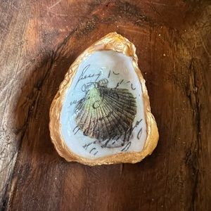 Hand-painted decoupage oyster shell,2.5”